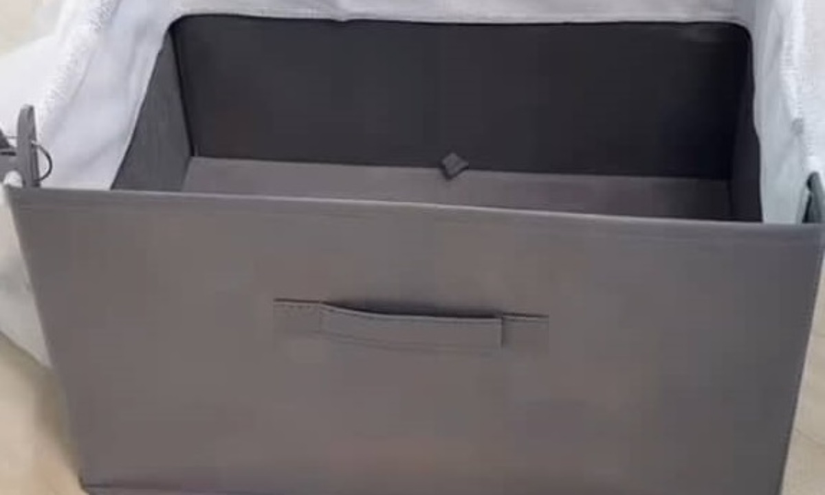 ダイソー収納ボックスに、パパがなぜか“カーテン”を貼ると……「3歳の娘が大ハマり」魔法の光景が話題（1/3） | リフォーム・リノベーション・DIY ねとらぼ