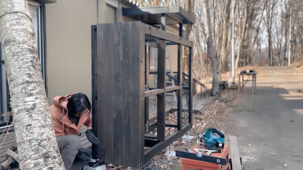 壁で骨組みを覆っていく