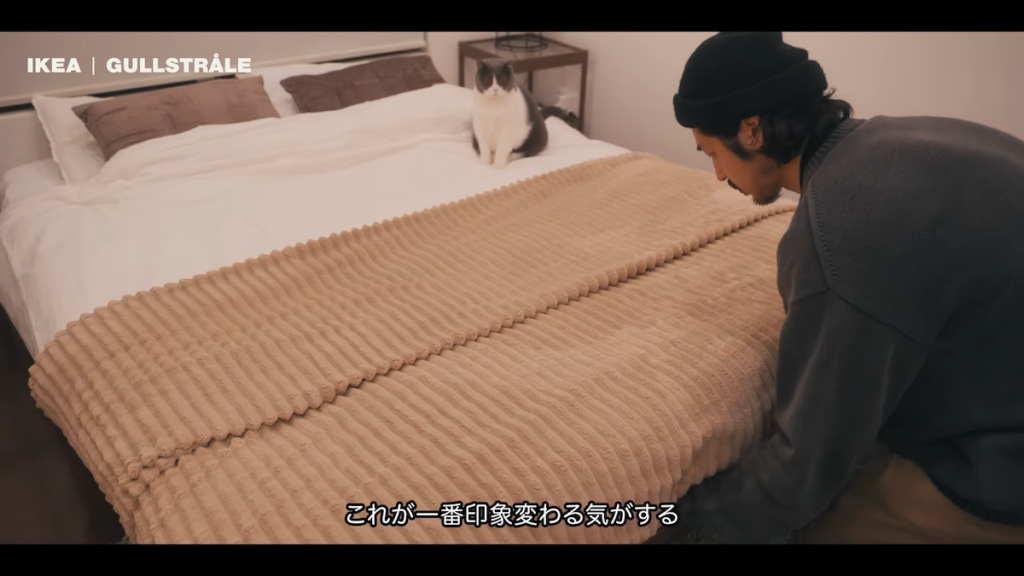 クッションやマルチカバーで色味をプラス