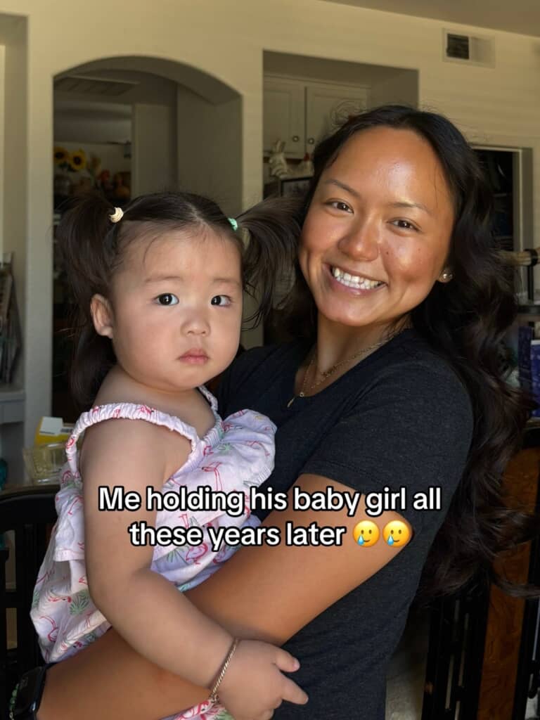 今度はおばになり、めいを抱っこ