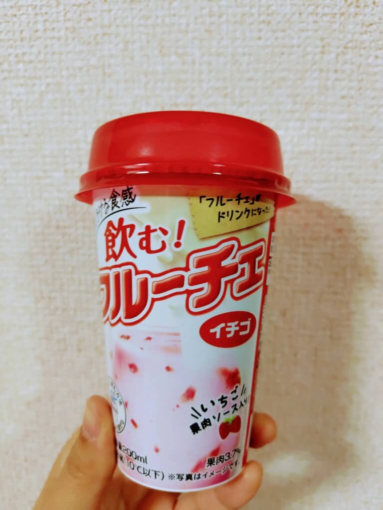 セブンイレブンで発売された「飲む！ フルーチェ イチゴ」