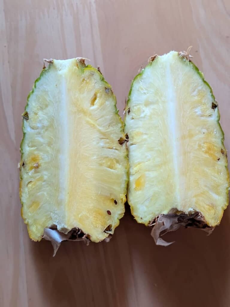 カットされたパイナップルの断面