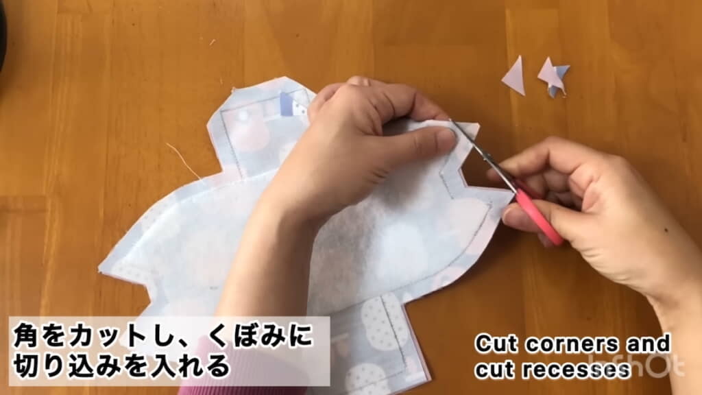 角をカットする