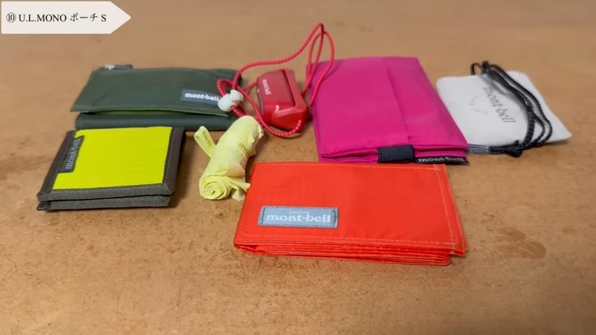 中に入っているアウトドア用品