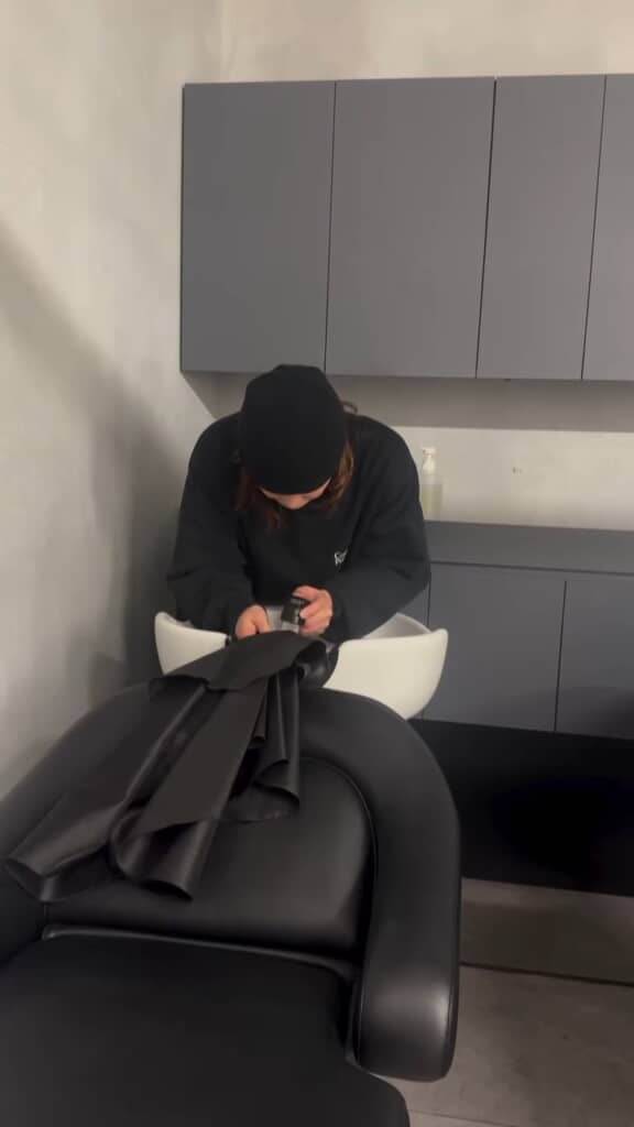 シャワー中のイナガキさん「しくったらカワウソう」