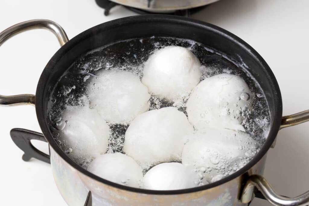 ゆで卵をカットしたら？（イメージ画像／出典：PIXTA）