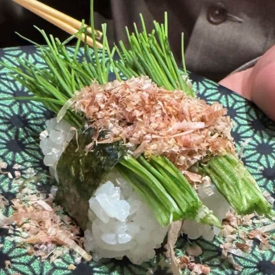 注文した芽ネギのにぎり