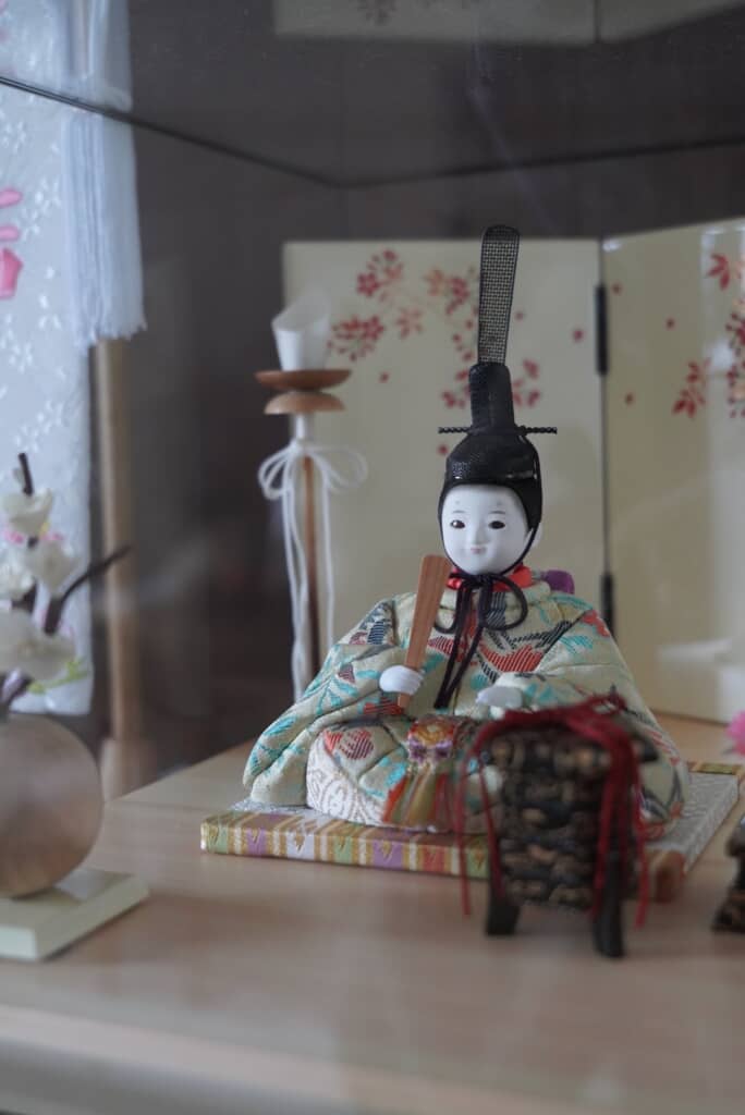 ひな人形のまさかの光景