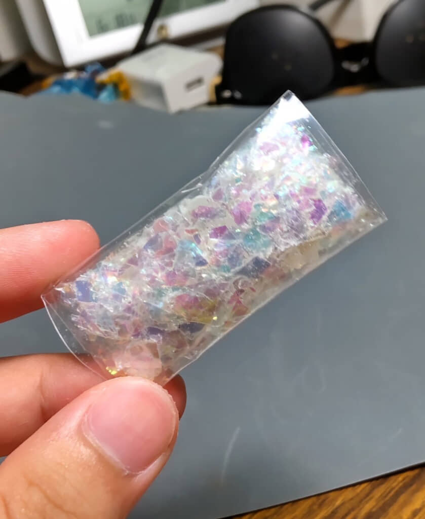 100円ショップで買ったオーロラフィルムのフレーク