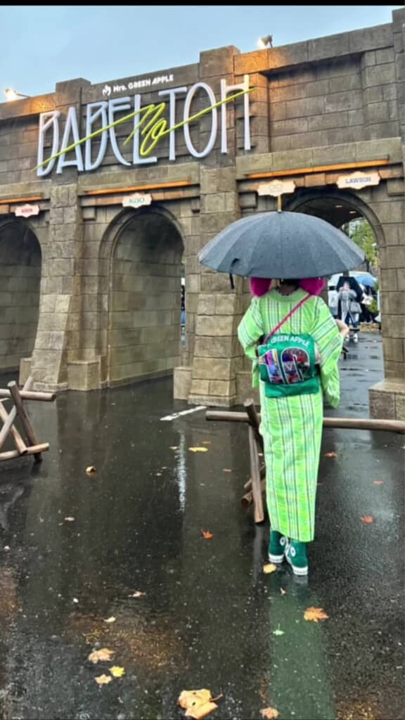 完成姿でライブへ行くところ