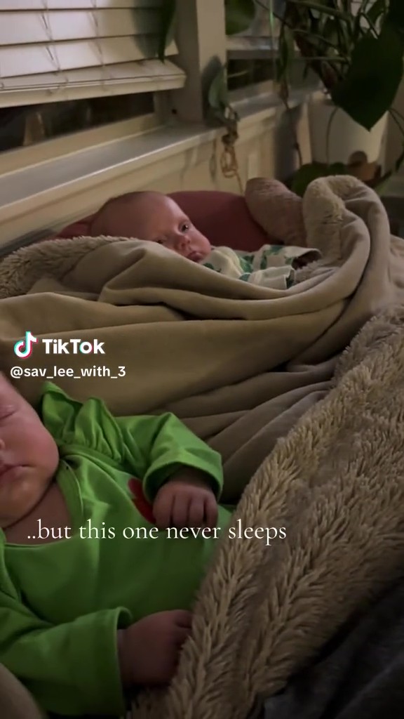 1人だけ目がぱっちり！