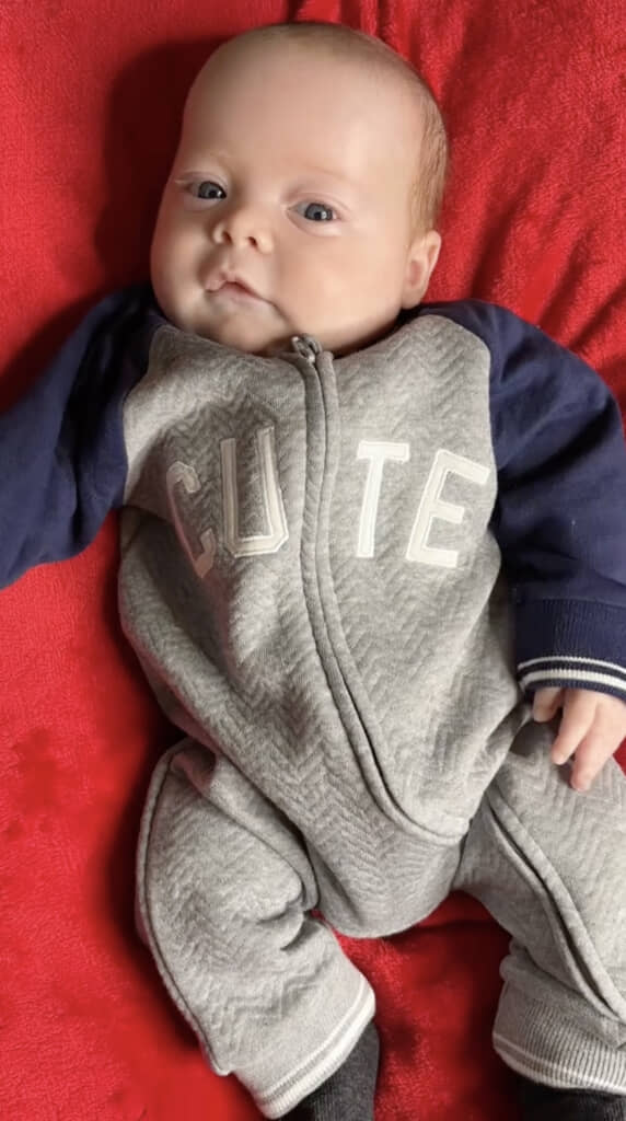 1人はパパそっくりな明るい肌&髪