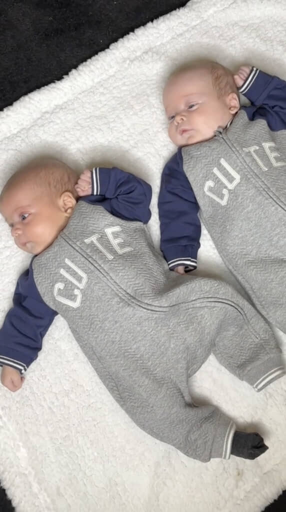 2人並ぶと正反対です