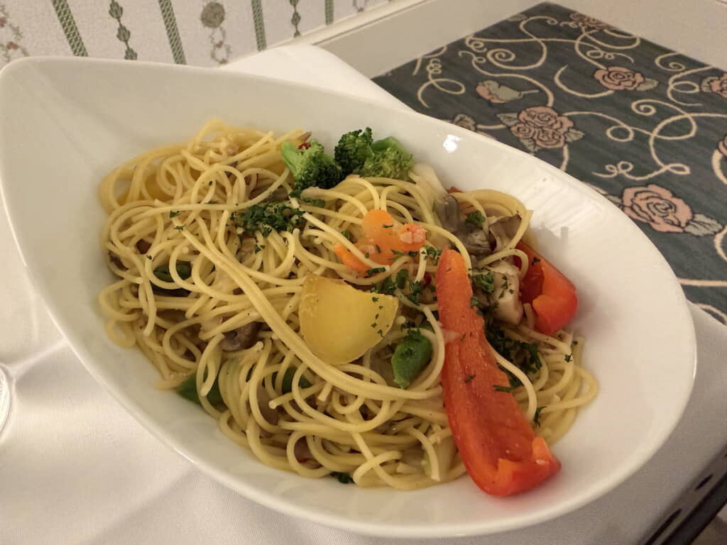 彩り野菜のスパゲッティ ペペロンチーノ