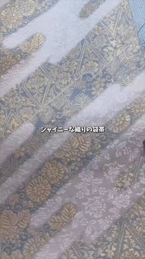 帯がシャイニーできれい！