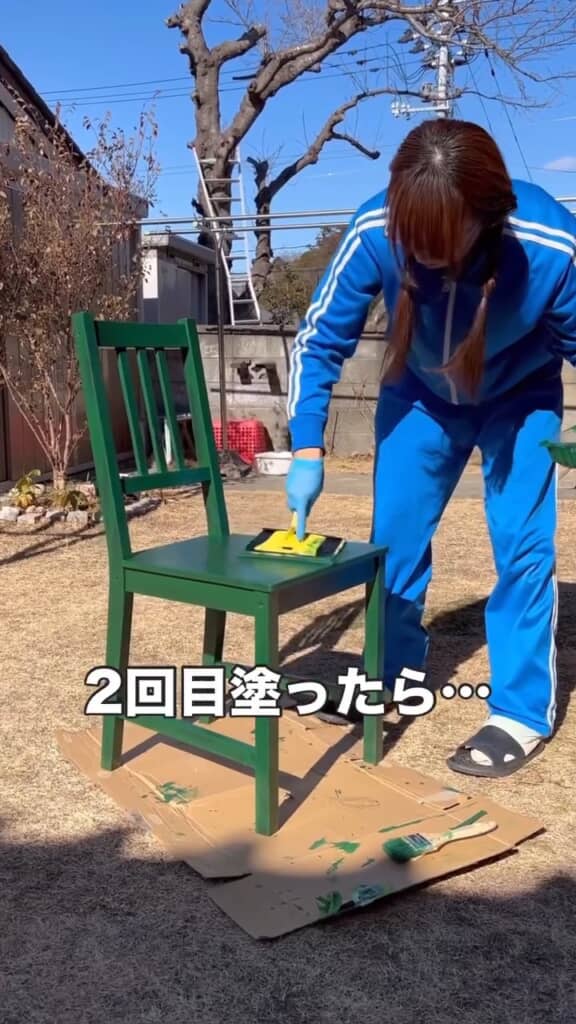 2回目のペンキを塗るみもりさん
