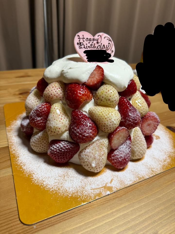 全面イチゴのバースデーケーキ……!