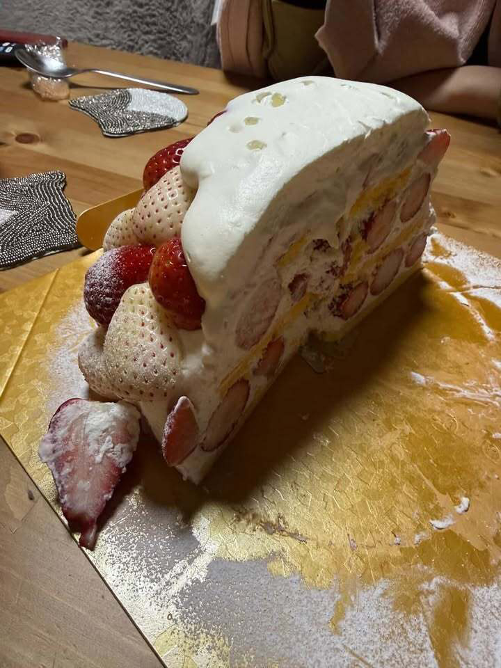 断面までイチゴがぎっしり!