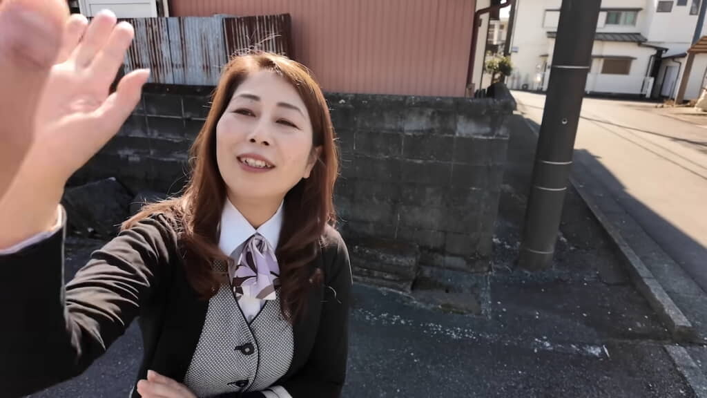 ハイタッチをして職場へ戻る