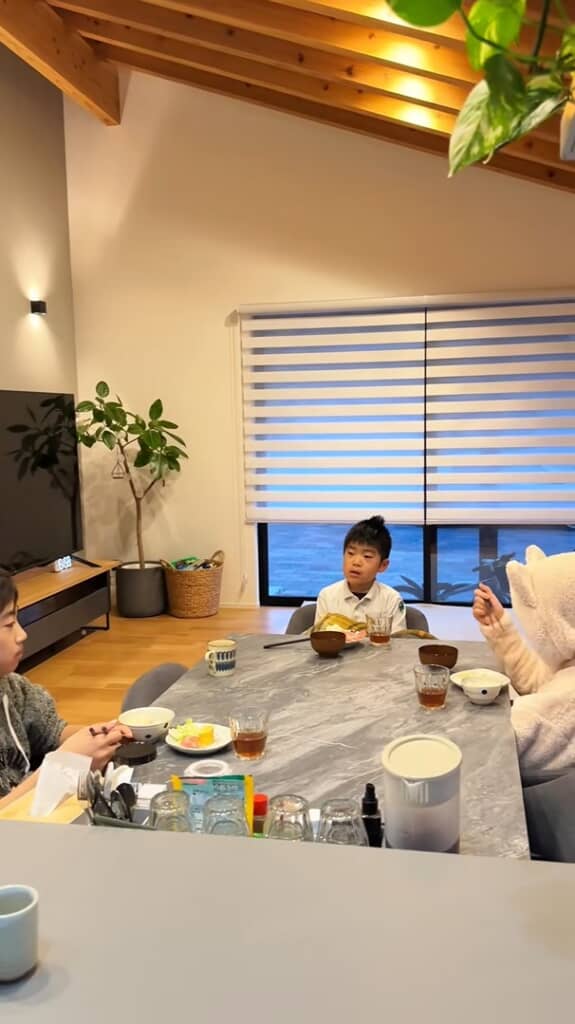 幸せいっぱいの食卓