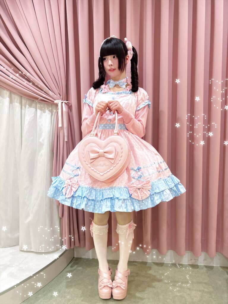 普段のロリィタファッション。結婚式との違いが見て取れます