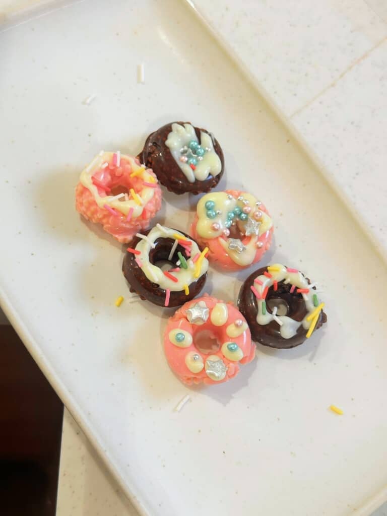 かわいらしいドーナツ型チョコが出来ました！