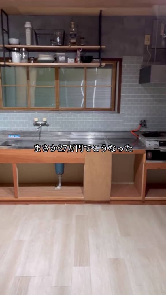 床や壁をキレイにして収納スペースも使いやすいデザインにしたリフォーム後のキッチン