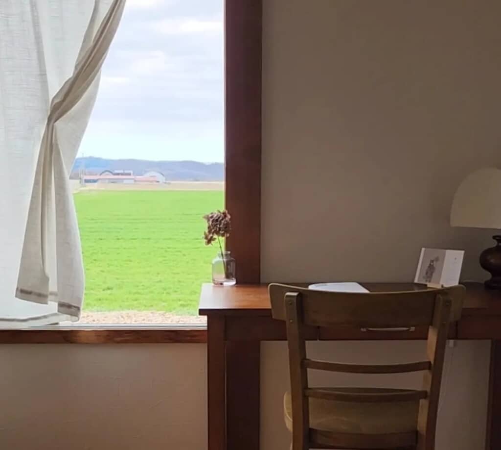 十勝の景色がよく見える祖母の家の一室