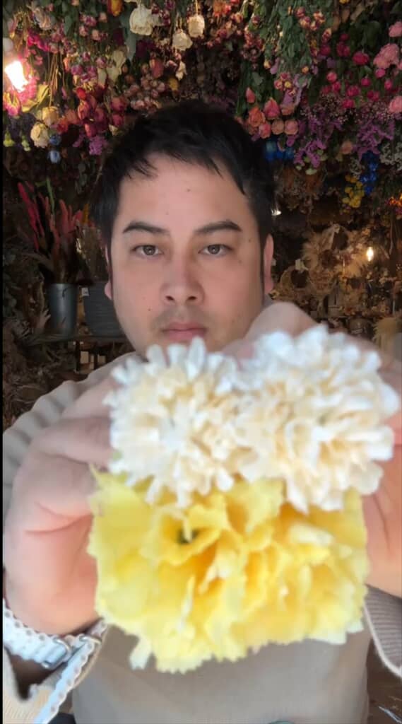 「クレヨンしんちゃん」が大好きな彼女に贈るためにプロの花屋がアレンジした花束