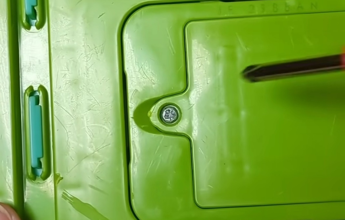 ネジ穴が潰れて回せない→母が“輪ゴム”を取り出して……「知ってる人いないかも」アッと驚く光景に「すご！」「なるほど」（1/3） | ライフハック ねとらぼ