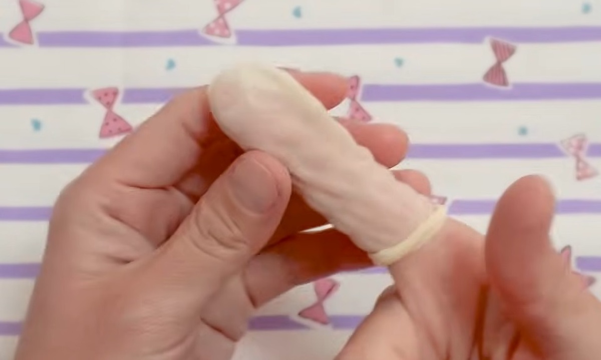 100均の指サック→入手困難“おしりシール”に大変身！　手作りと思えない完成品に「かわいい！」「とっても簡単」（1/3） | ハンドメイド ねとらぼ