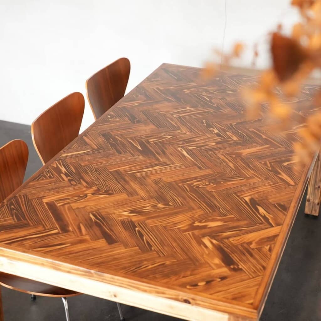 趣のあるテーブル