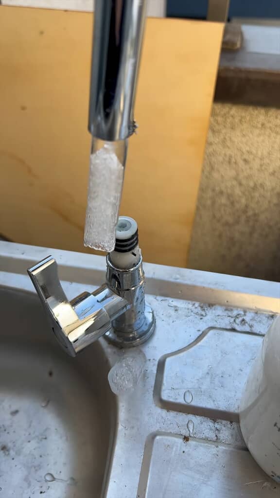 水が出なくなった水道のパイプから出てきたもの