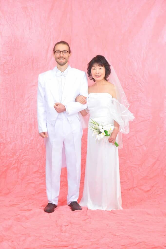 63歳の妻と32歳の夫の“年の差ウエディングフォト”