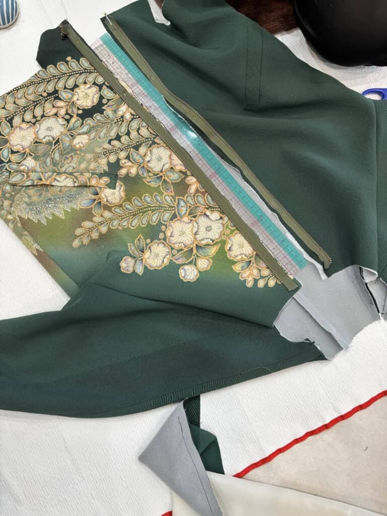 カットして縫っていくと……