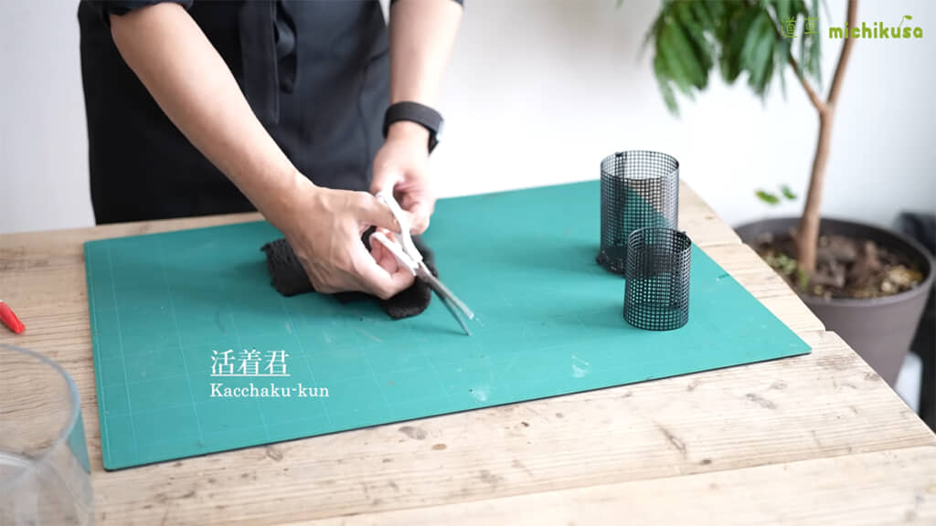 鉢底ネットと結束バンドで筒を作ります