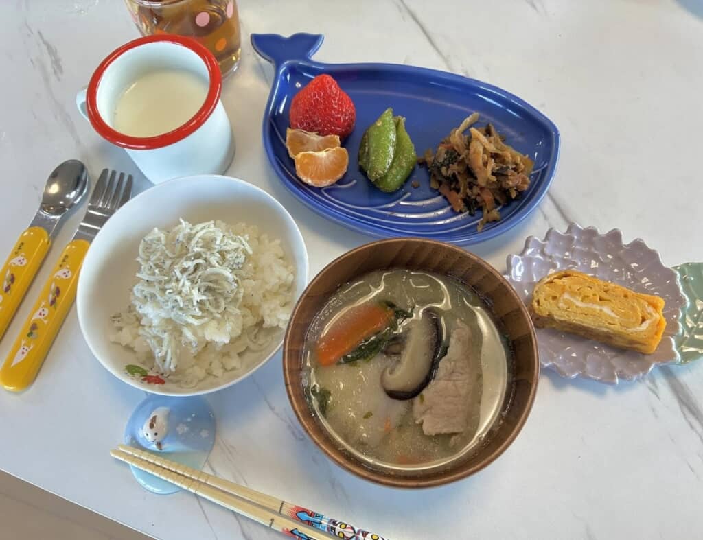 しらすごはんの日の朝食