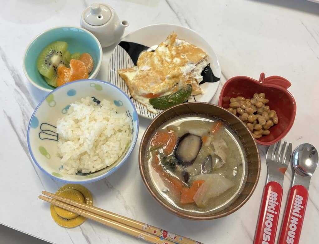 うつわも色とりどりでかわいい