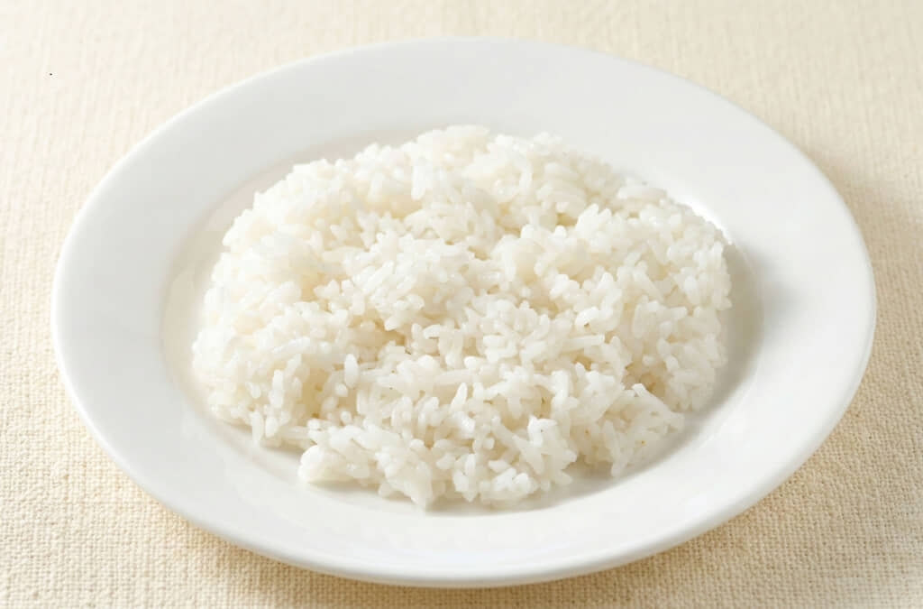 ライスは洋食に合う「平皿」(画像提供:すかいらーくHD)