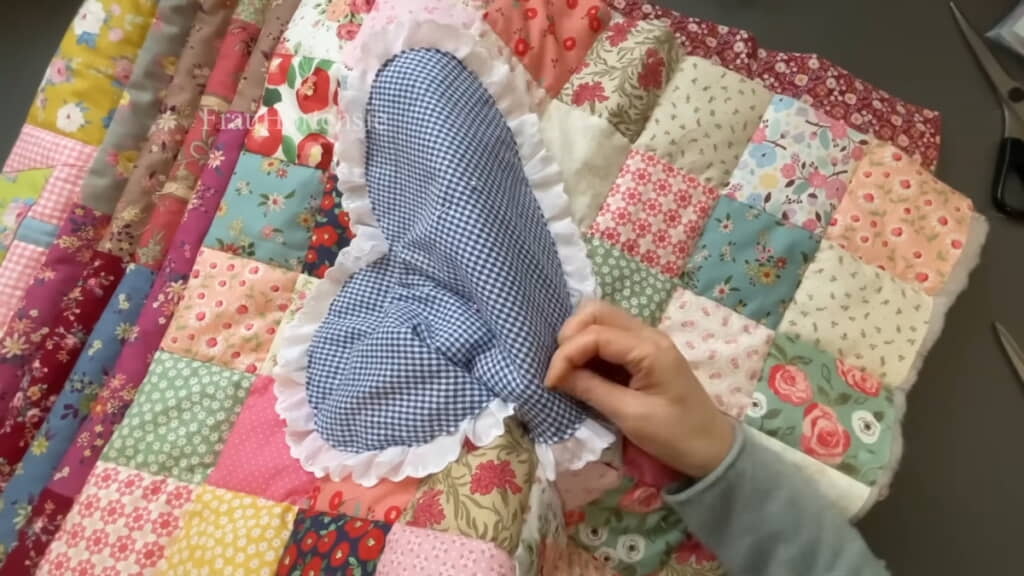 中綿、裏地と一緒に刺し縫い