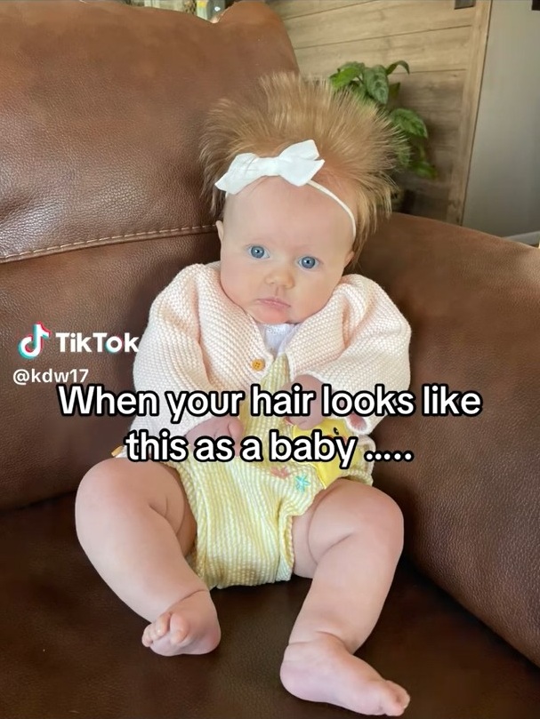 爆発ヘアの赤ちゃん