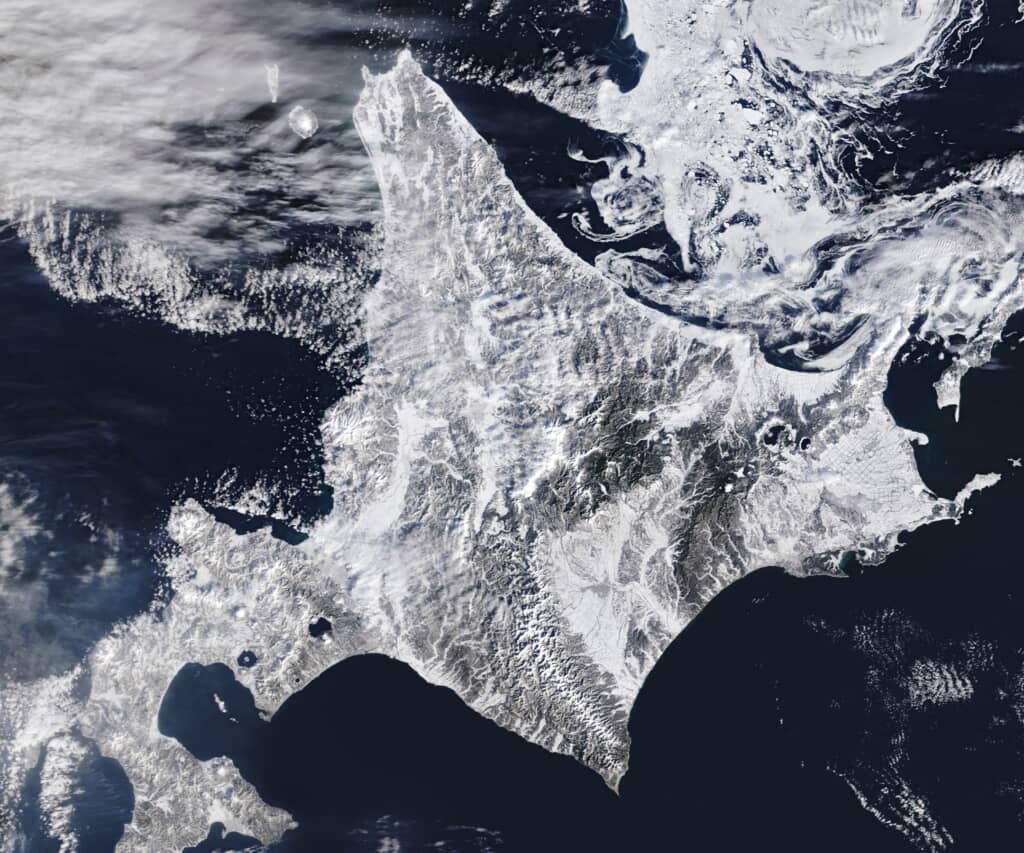 NASAによる雪の北海道の画像