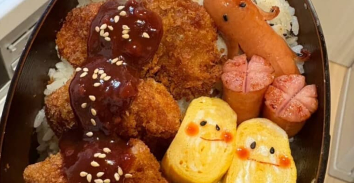 ←理想的な愛妻弁当　数時間後→　夫も首をかしげる変化に「味は一緒」「こんな感じになっちゃうのよ」（1/3） | ライフスタイル ねとらぼ