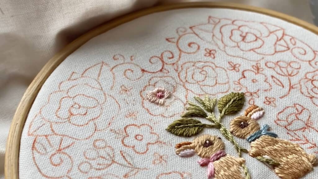 花を持つうさぎたち