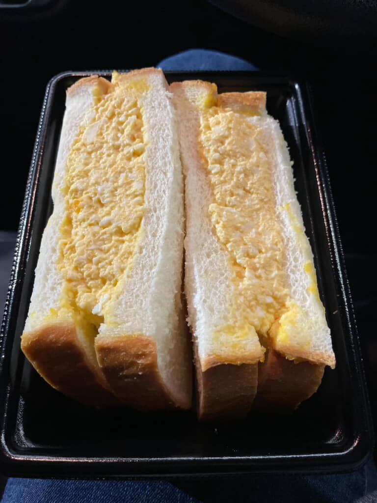 ボリュームたっぷりのたまごサンド