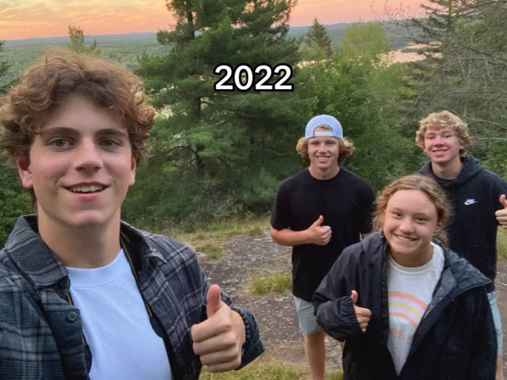 2022年の4人。みんな元気で楽しそう