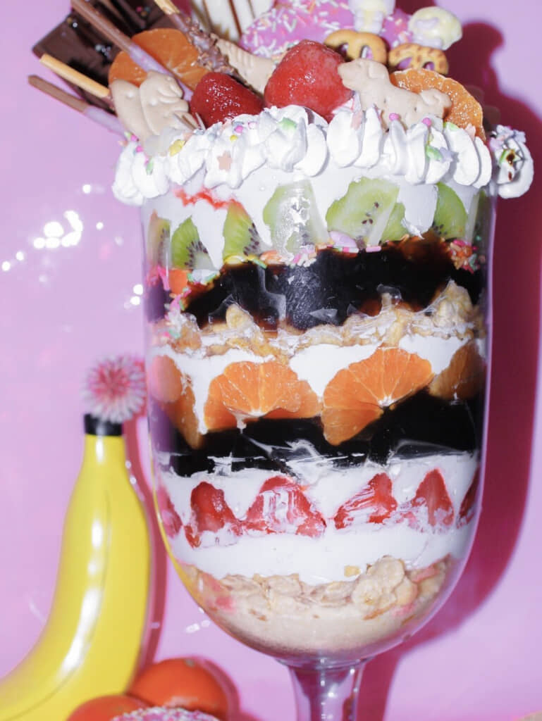 完成した巨大パフェ