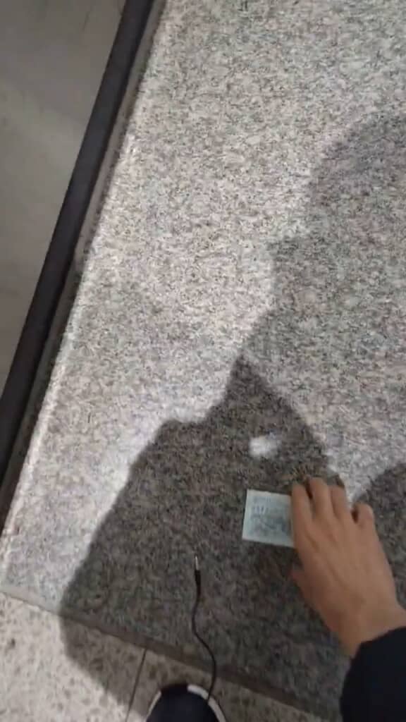 「拾え」とばかりに突っ返された……