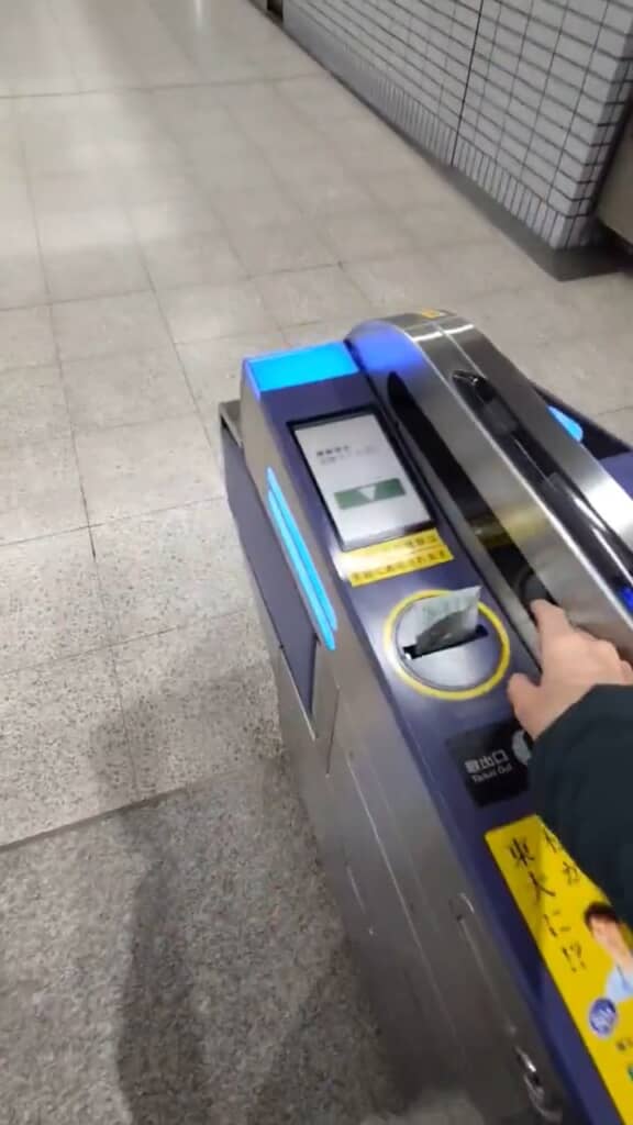 パスは無事に出口でストップ。どうも機嫌が良かったらしい