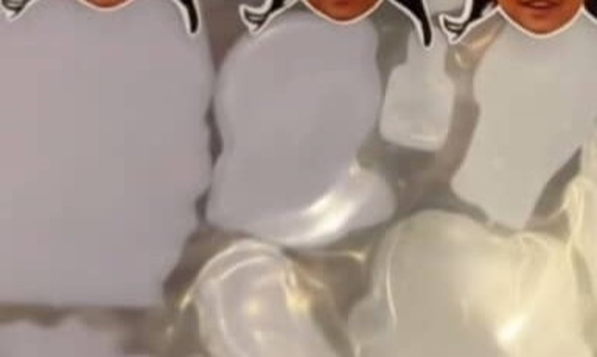 こっそり作った“娘の顔シール”→娘本人と交換してみたら……　お腹が痛い光景に「やべーーー！www」（1/3） | 教育・子育て ねとらぼ